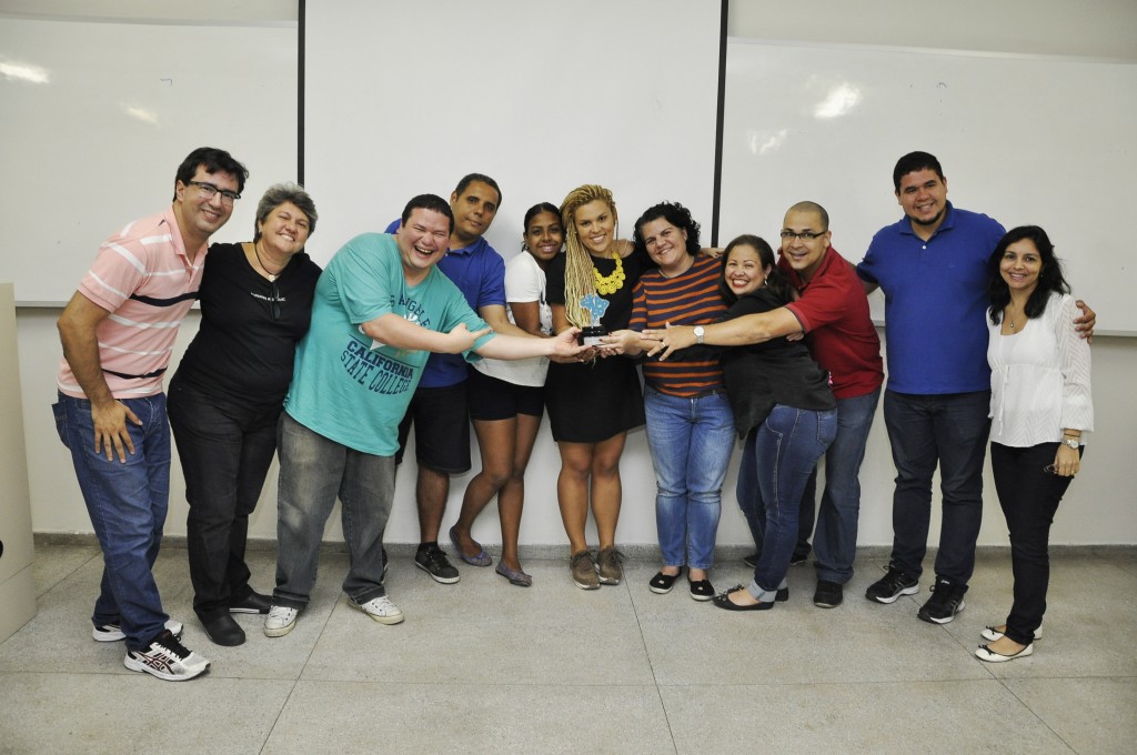 Parte do grupo do trabalho " A Morte Amorosa", com os professores Filipe Falcão, Renata Victor e Carol Monteiro.