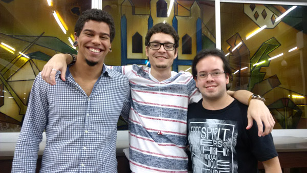 Egressos Iran, Rennan (ao centro) e Bruno à direita.